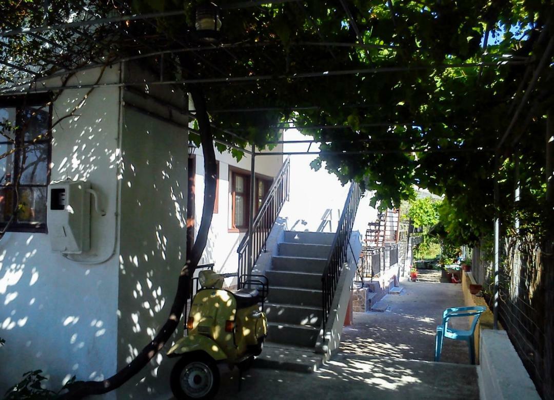 Petralonia Apartment Mytilene Bagian luar foto